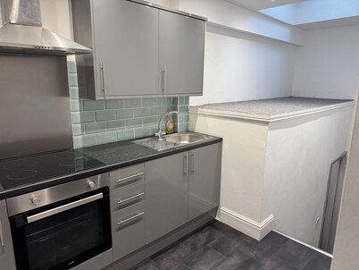 Coastal Escape: 2-Bed Apartment by Crosby Marina