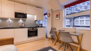 Deluxe Studio | Living area