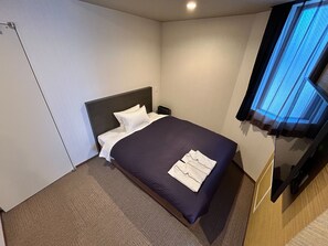 Desk, free WiFi - HOTEL LiVEMAX Mita Ekimae (Tokyo)