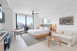 In-room safe, iron/ironing board, travel crib, free WiFi - Oceanview High-Rise | Balcony, Pool, Spa, Gym (Miami)