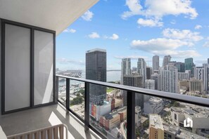 Property grounds - Oceanview High-Rise | Balcony, Pool, Spa, Gym (Miami)