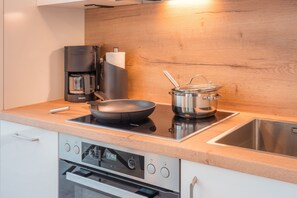 Kühlschrank, Ofen, Herdplatte, Geschirrspüler