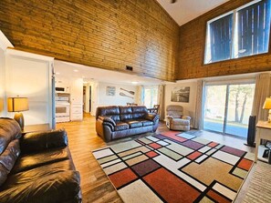 Maison Signature, 3 chambres, cuisine, vue lac | Salle de séjour | TV connectée de 40 pouces avec chaînes par câble