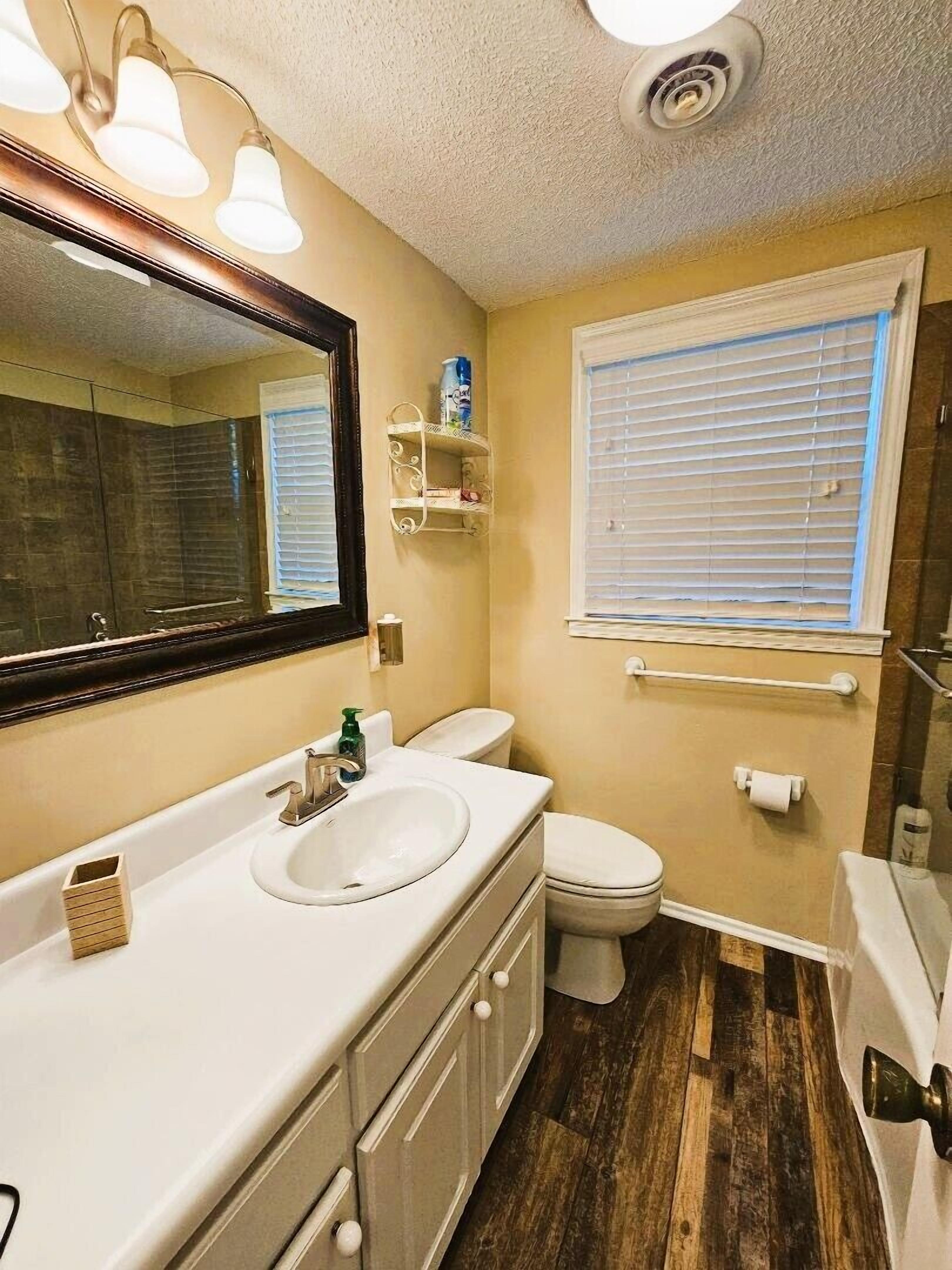 Casa Prestigio, 3 habitaciones, cocina, vista al lago | Baño | Tina con regadera, amenidades de baño gratuitas, toallas, jabón 