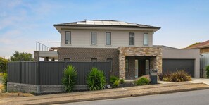 Exterior - Sunrise to Sunset Getaway by Wine Coast Holidays (PORT NOARLUNGA)