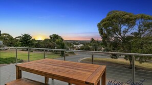 Outdoor dining - Sunrise to Sunset Getaway by Wine Coast Holidays (PORT NOARLUNGA)