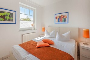 2 Schlafzimmer, Bügeleisen/Bügelbrett, Reisekinderbett, Bettwäsche