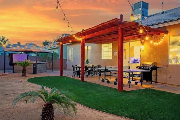 Outdoor dining