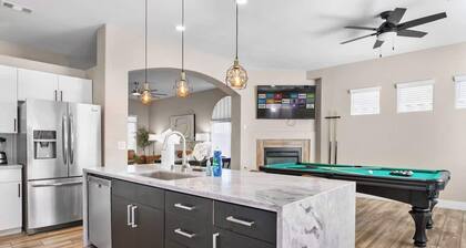 4BR Funhouse: Hot Tub, Ping Pong + Game Room!