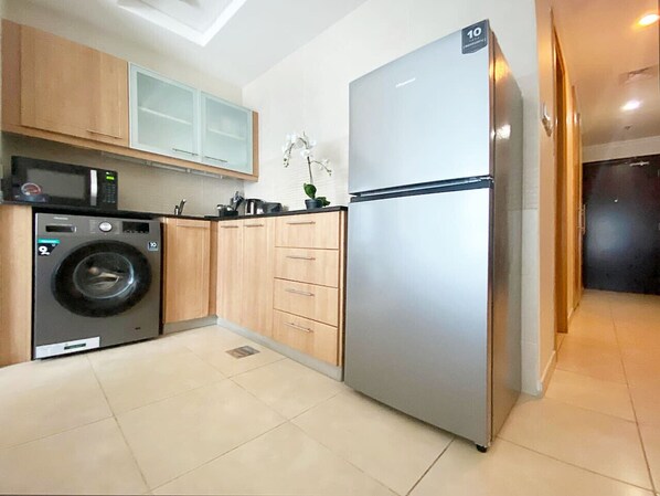 Fridge, microwave, toaster, cookware/dishes/utensils