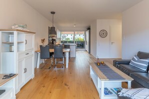 Interior - Vacation apartment "Theos Garten" in Husum for up to 4 people (Husum)