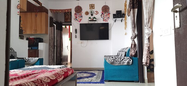 2 bedrooms, iron/ironing board, WiFi - 2-bedroom apartment in wonderful Greater Noida with WiFi and Free Car Parking (Greater Noida)