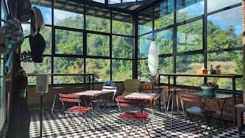 Coffee shop