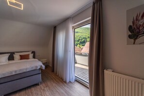 Apartment 07, mit Balkon, Blick auf den Marktplatz, Nichtraucher - Apartments am Marktplatz (Bad Urach)