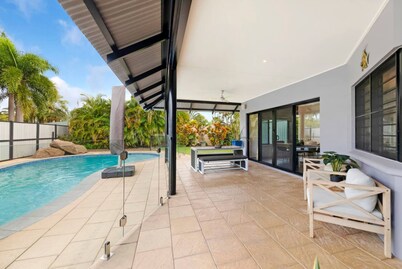 Cityside Hideaway Pool - Workstation - Markets