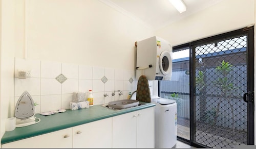 Zenhouse Cityside Family House Pool Markets
