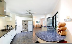 Room - Zenhouse Cityside Family House Pool Markets (Parap)