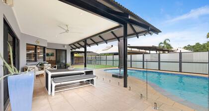 Cityside Hideaway Pool - Workstation - Markets