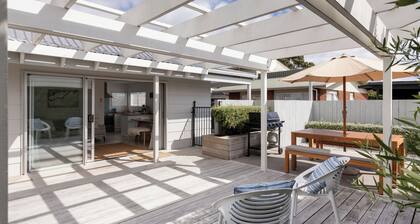 Hidden Gem - Private 2-Bedroom Family-Friendly Bach with Outdoor Deck