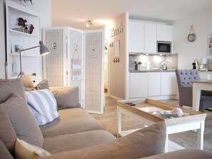 Smart TV, libros, estéreo