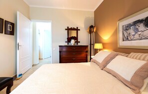 2 chambres, fer et planche à repasser, Wi-Fi, draps fournis