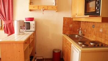 Chalet | Private kitchen | Toaster, cookware/dishes/utensils