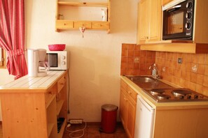 Chalet | Cuisine privée | Réfrigérateur, un four, cafetière-théière, grille-pain