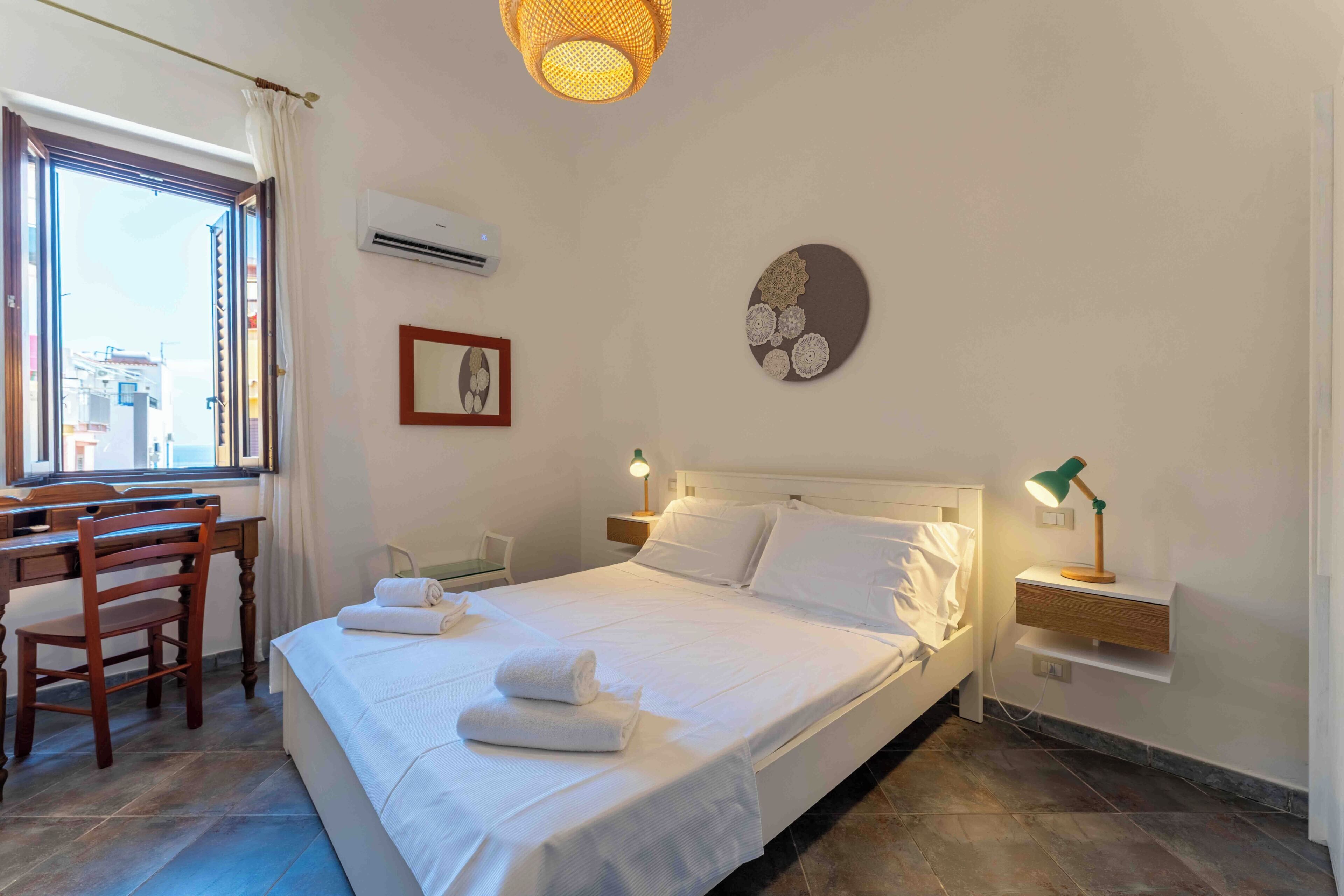 Apartment, Balkon, eingeschränkter Meerblick | 1 Schlafzimmer, kostenloses WLAN, individuell eingerichtet
