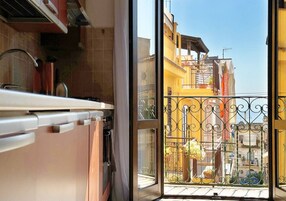 Apartamento, balcón, vistas parciales al mar | Cocina privada