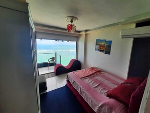 6 bedrooms, iron/ironing board, WiFi, bed sheets - Spacious 6-bedroom apartment in delightful Alexandria with WiFi, AC (Alexandria)