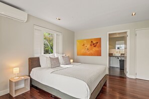 3 habitaciones, tabla de planchar con plancha, wifi y ropa de cama 