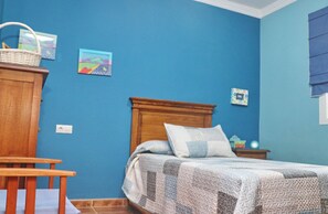 3 chambres, fer et planche à repasser, draps fournis