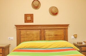 3 bedrooms, iron/ironing board, bed sheets