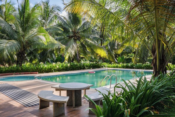 Açık yüzme havuzu 