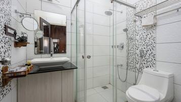 Traditional Suite, Garden View | Bathroom