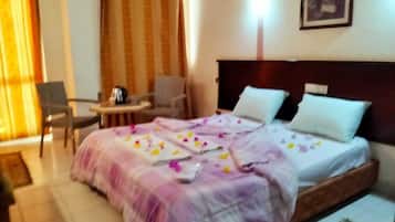 Deluxe Double Room | Individually decorated, blackout curtains, soundproofing