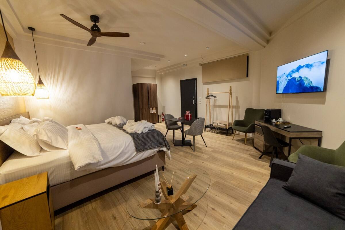 House | 8 bedrooms