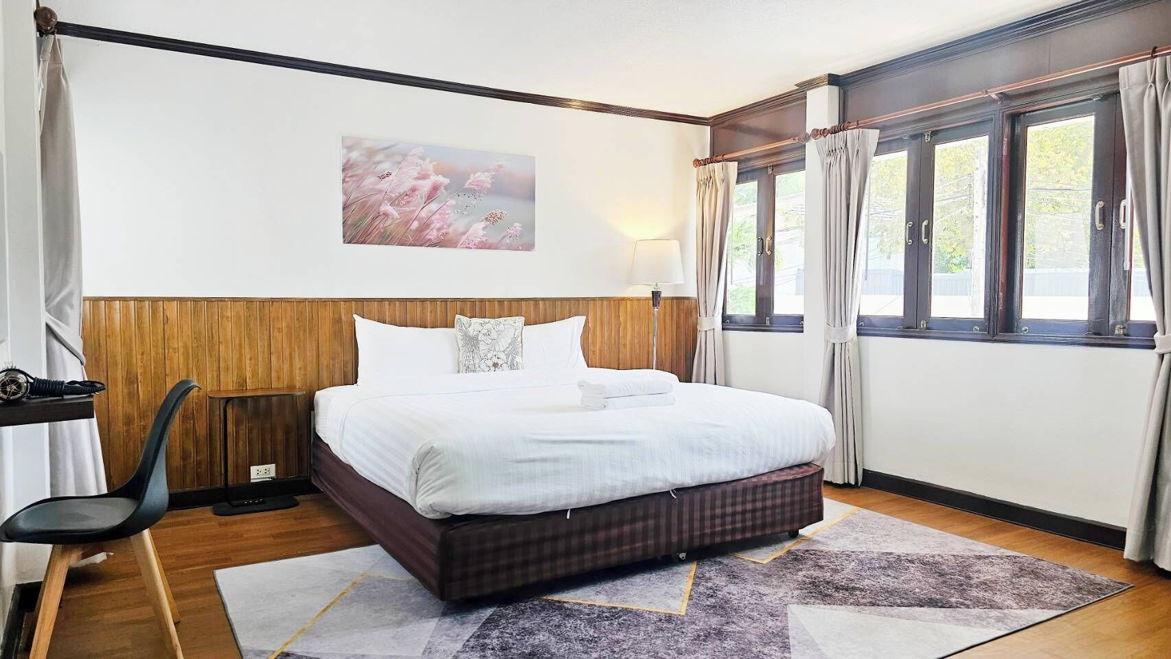 5 bedrooms, WiFi, bed sheets