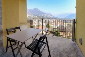 Appartamento, vista lago | Balcone