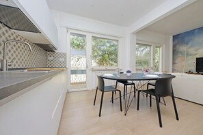 Apartment, Balcony | Private kitchen | Espresso maker, electric kettle, toaster, cleaning supplies - La tua casa dei sogni al Vaticano (Rome)