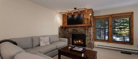 Smart TV, fireplace