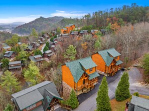 Exterior - Pigeon Forge Retreat - Indoor Pool,HotTub & Arcade (Pigeon Forge)