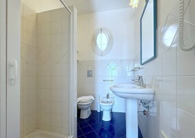 Apartment, Balcony, Sea View | Bathroom