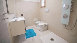 Sturta, skolskál, handklæði, sápa