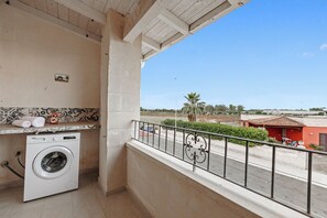 Standaard appartement, 3 slaapkamers (Pino 5 - 3 bedrooms Near The Sea) | Balkon