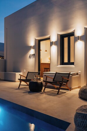 Suite | Terrace/patio - Erthā Suites with private pools (Santorini)