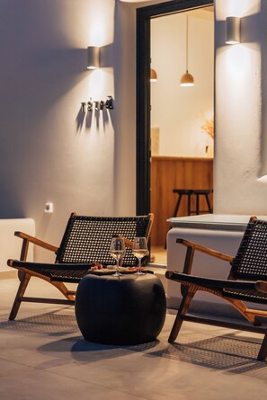 Suite | Terrace/patio - Erthā Suites with private pools (Santorini)