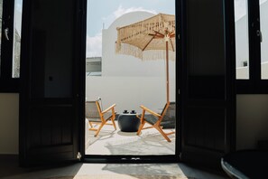 Deluxe Suite | Terrace/patio - Erthā Suites with private pools (Santorini)
