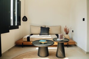 Deluxe Suite | Living area