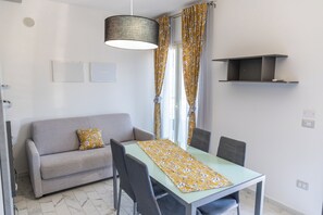 Living area - Residence con Piscina e Giardino (Sant'Agata di Militello)